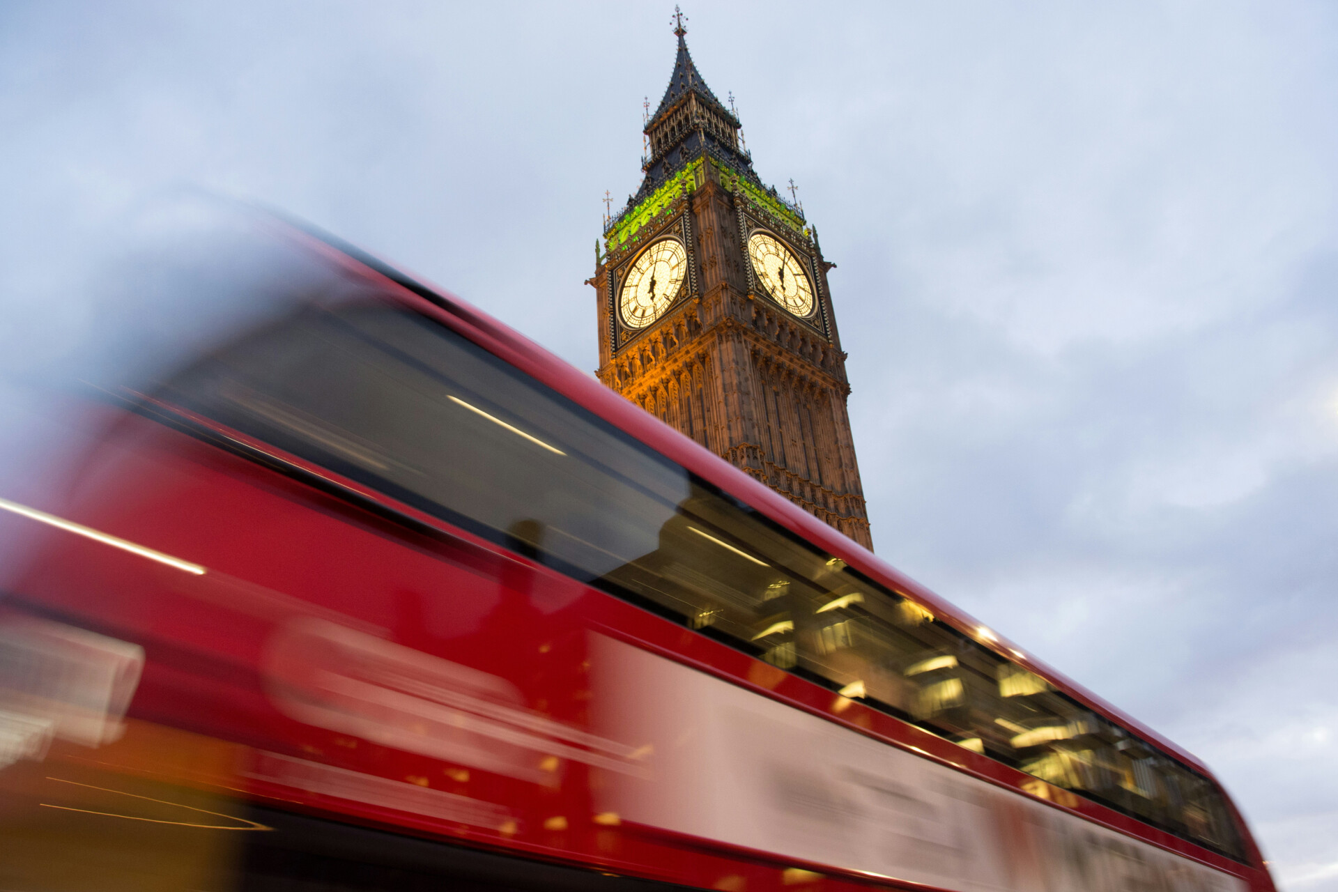 The future of mobile commerce in the UK: trends to watch