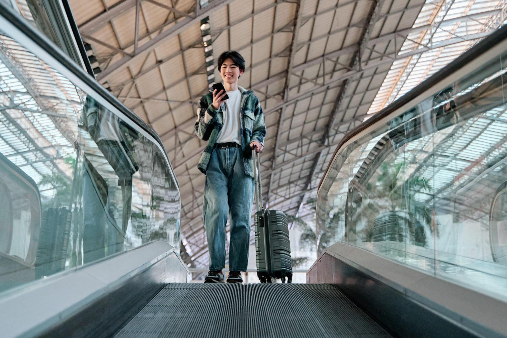 [header] all in one travel apps top features 2025