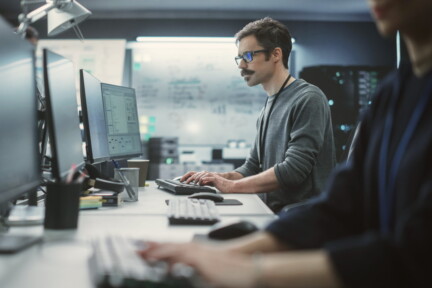 [header] best way to outsource mobile app development without losing control